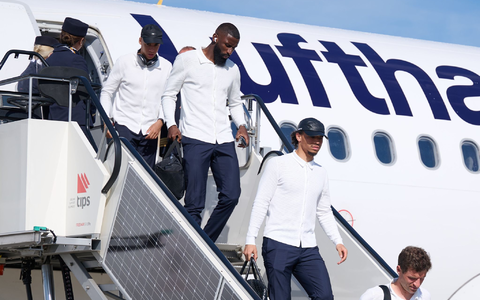 Antonio Rüdiger (2.v.l.) soll gegen Dänemark in der Startelf stehen. - Foto: Bernd Thissen/dpa