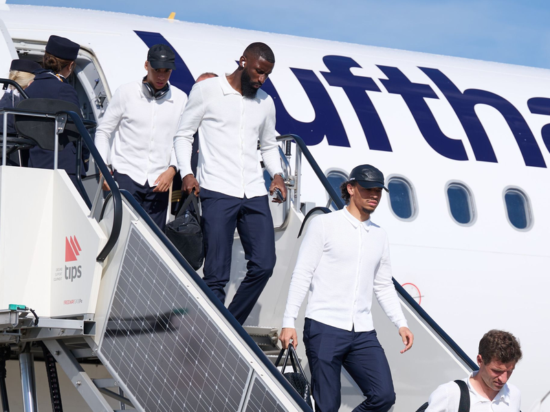 Antonio Rüdiger (2.v.l.) soll gegen Dänemark in der Startelf stehen. - Foto: Bernd Thissen/dpa