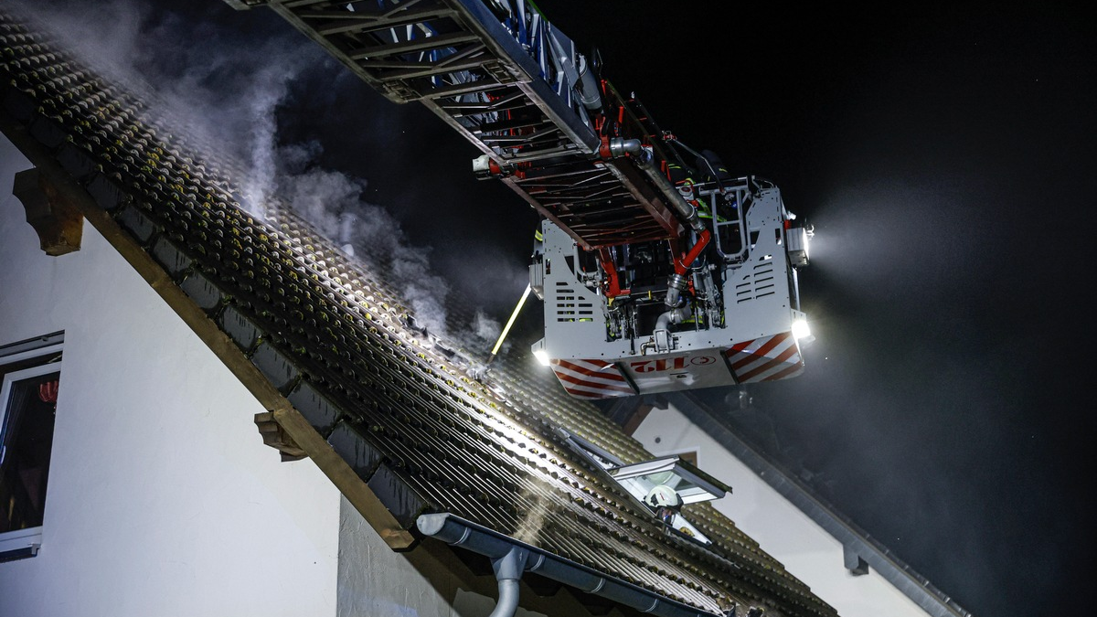 FW-MK: Entstehungsbrand im Dachstuhl - Foto: presseportal.de
