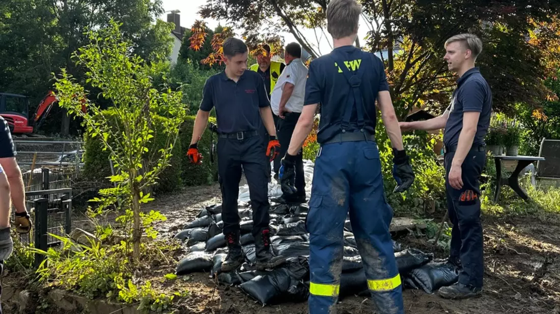 FW-DT: 10000 Sandsäcke für den Hochwasserschutz - Bild: presseportal.de