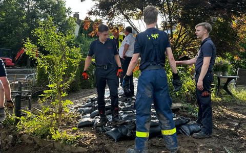 FW-DT: 10000 Sandsäcke für den Hochwasserschutz - Foto: presseportal.de