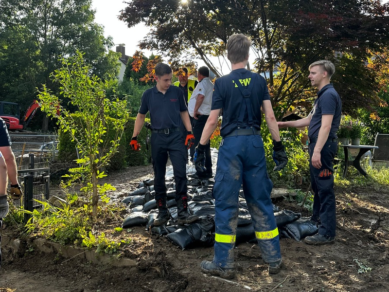 FW-DT: 10000 Sandsäcke für den Hochwasserschutz - Foto: presseportal.de