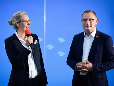 Die AfD-Bundesvorsitzenden Alice Weidel und Tino Chrupalla beim Bundesparteitag der AfD in der Grugahalle in Essen. - Foto: Bernd von Jutrczenka/dpa