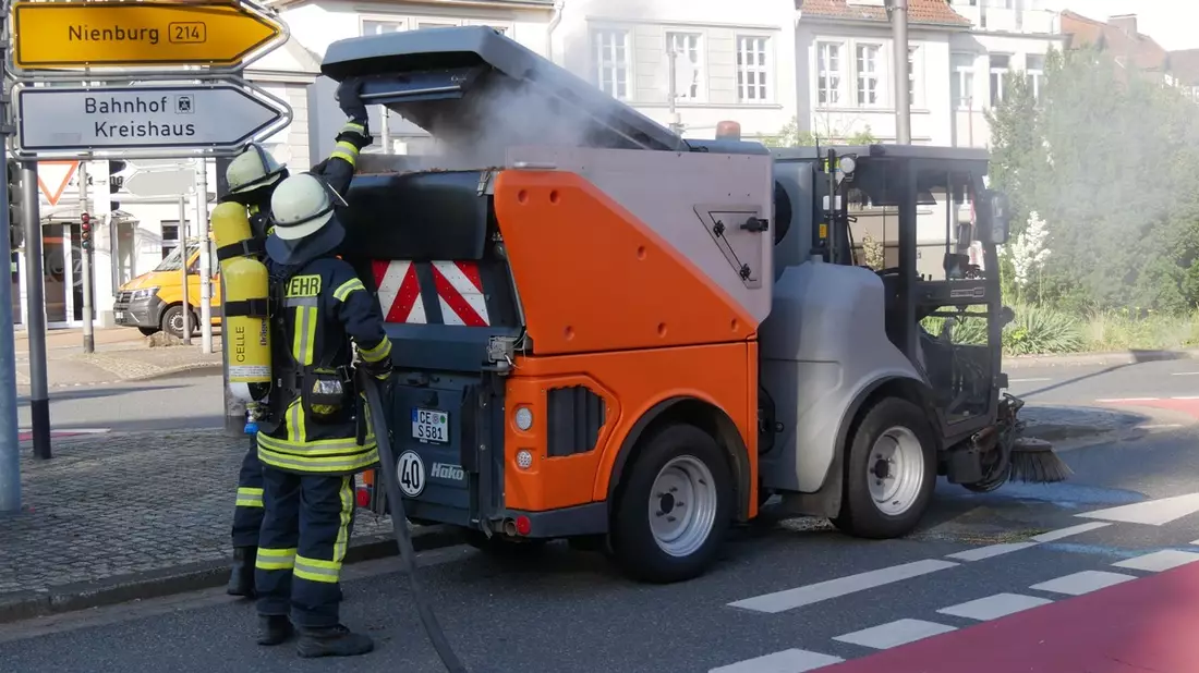 FW Celle: 11 Einsätze in 48 Stunden - Einsatzreicher Donnerstag und Freitag für die Feuerwehr Celle! - Bild: presseportal.de