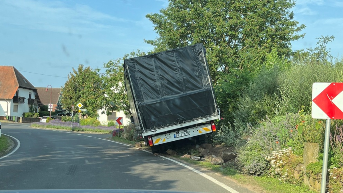 POL-PDLD: Verkehrsunfall unter Alkoholeinfluss verursacht und dann schlafen gelegt - Foto: presseportal.de