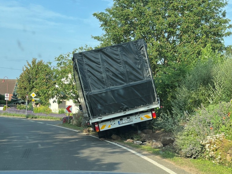 POL-PDLD: Verkehrsunfall unter Alkoholeinfluss verursacht und dann schlafen gelegt - Foto: presseportal.de