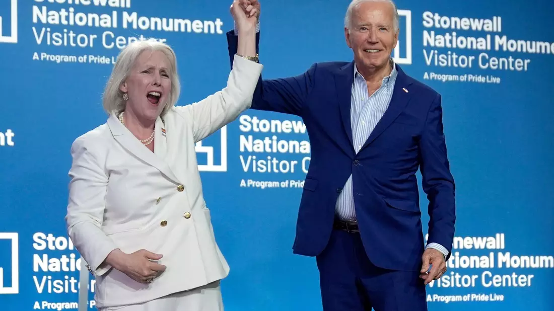 Joe Biden und Kirsten Gillibrand in New York: «Er ist der Beste!», sagt die Senatorin. - Bild: Evan Vucci/AP