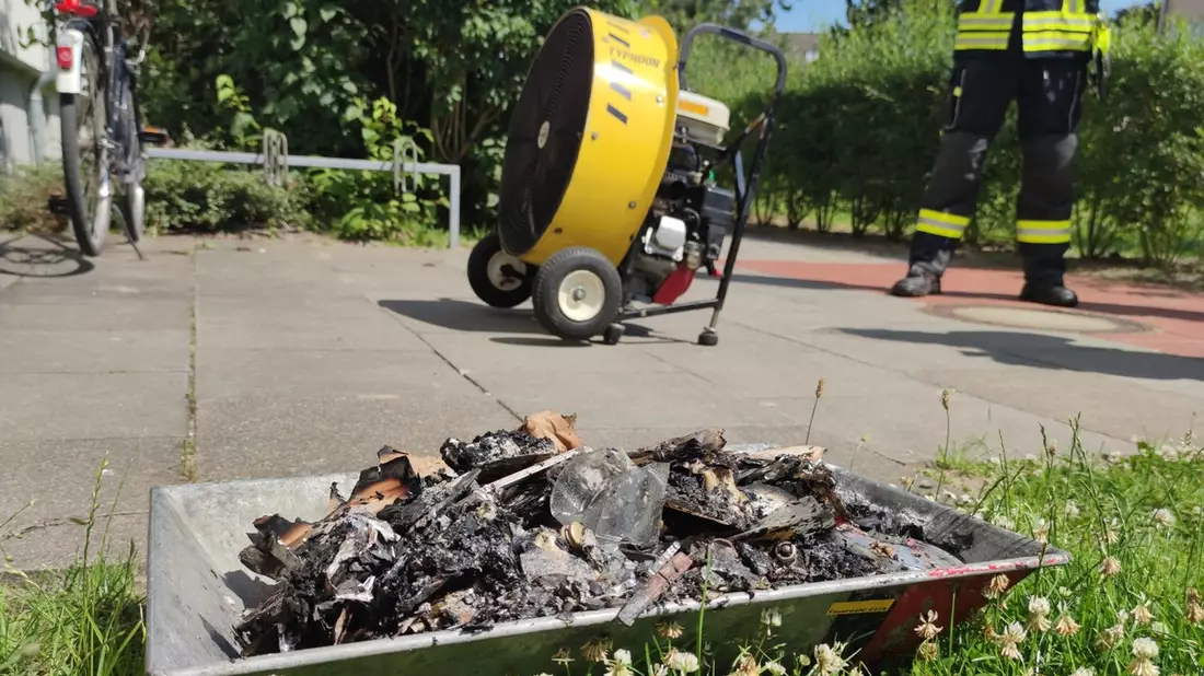 FW Celle: Feuer in einer Küche - eine Person gerettet! Bisher vier Einsätze am Samstag! - Bild: presseportal.de