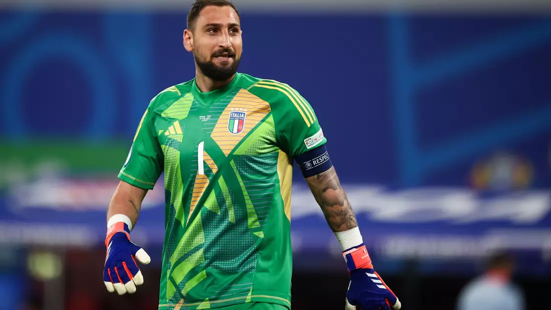 Italiens Torhüter Gianluigi Donnarumma reagiert auf dem Platz. - Bild: Jan Woitas/dpa