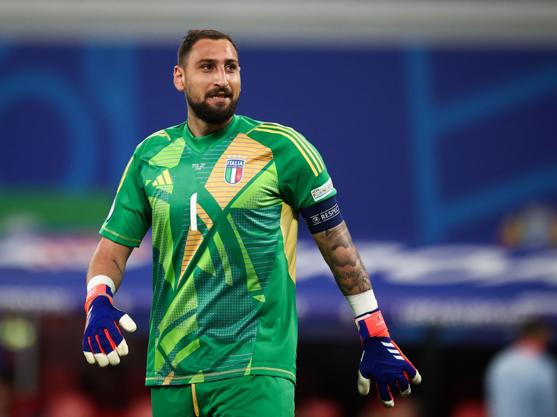 Italiens Torhüter Gianluigi Donnarumma reagiert auf dem Platz. - Foto: Jan Woitas/dpa