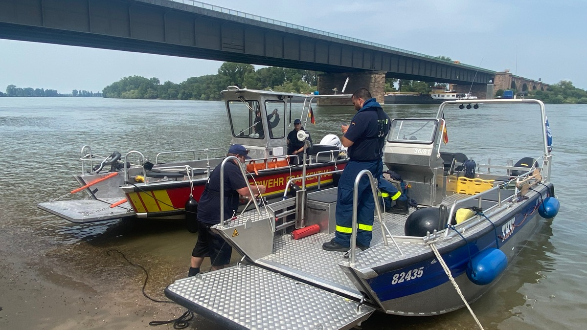 FW Frankenthal: Drei Personen aus dem Rhein gerettet - Foto: presseportal.de