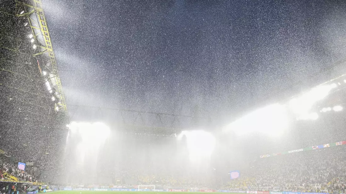 In Dortmund folgten Gewitter, Starkregen und Hagel dicht aufeinander. - Bild: Federico Gambarini/dpa