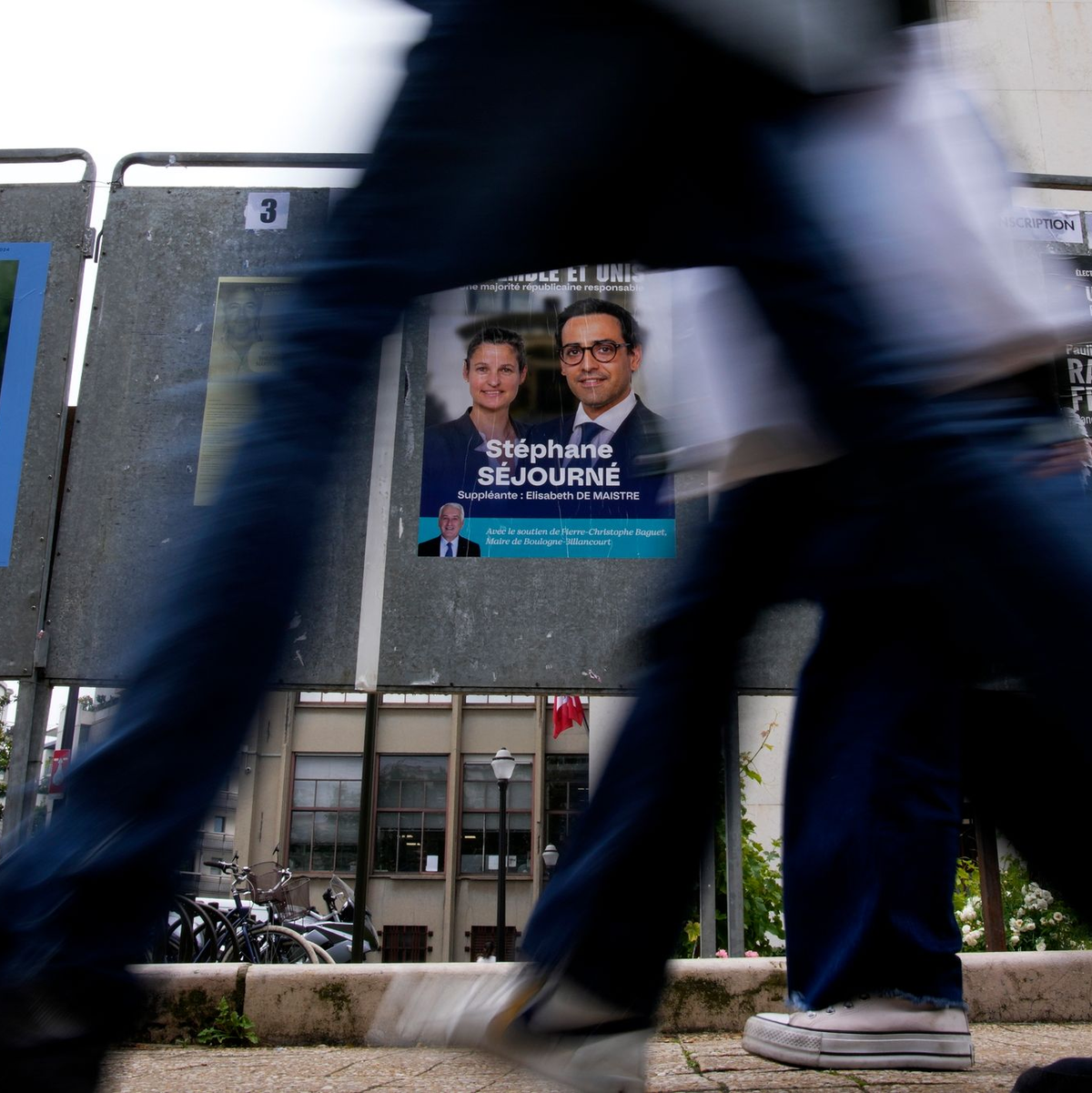 Die mit Spannung erwartete Parlamentsneuwahl in Frankreich geht in die erste Runde. - Foto: Christophe Ena/AP/dpa