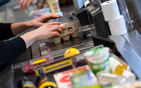 In Frankreich müssen Lebensmitteleinzelhändler Mogelpackungen nun durch einen Hinweis am Regal kennzeichnen. - Foto: Sven Hoppe/dpa In Frankreich müssen Lebensmitteleinzelhändler Mogelpackungen nun durch einen Hinweis am Regal kennzeichnen. - Foto: Sven Hoppe/dpa