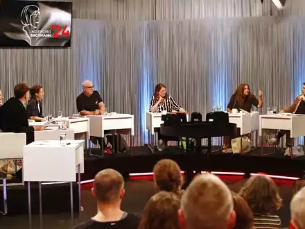 Die Jury diskutiert bei dem renommierten Literaturwettbewerb in Klagenfurt. - Foto: Gerd Eggenberger/APA/dpa
