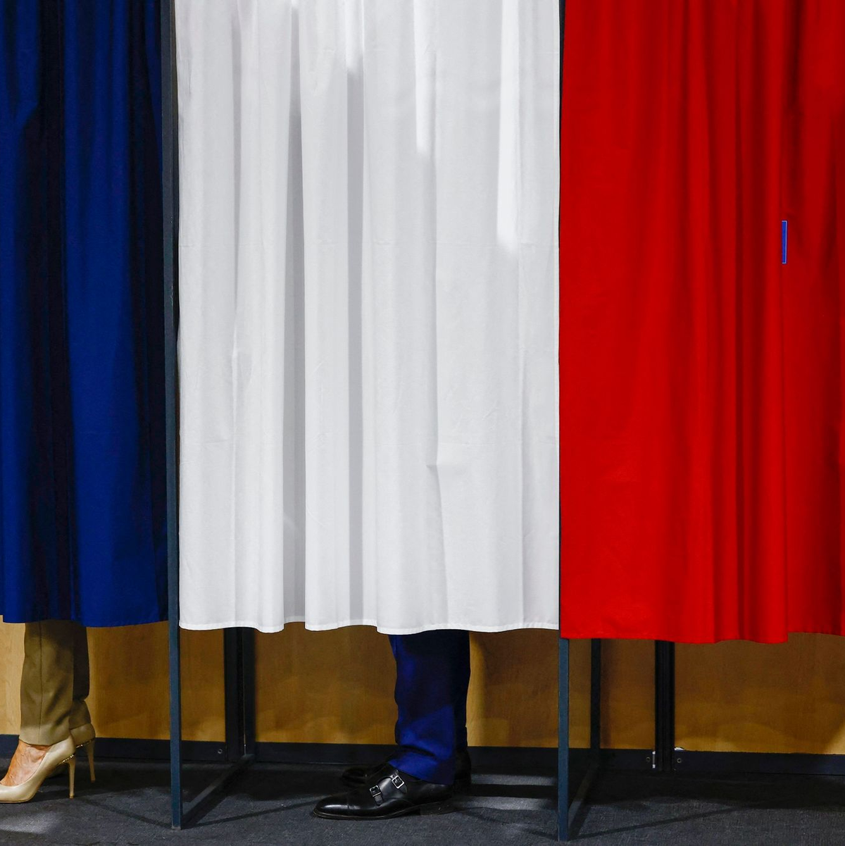 Präsident Macron ruft zum Zusammenschluss gegen RN auf  - Foto: Yara Nardi/Reuters Pool/AP/dpa