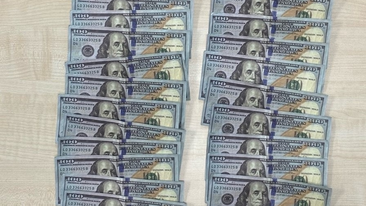 HZA-K: Zoll: Bargeldspürhund Skadi hat den richtigen Riecher und führt zu rund 70.000 Euro Falschgeld bei Reiserückkehrer aus der Türkei - Foto: presseportal.de