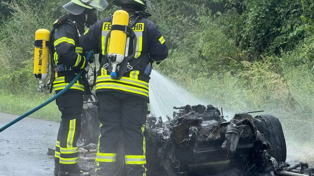 FW Königswinter: Trike auf Autobahn ausgebrannt - Bild: presseportal.de