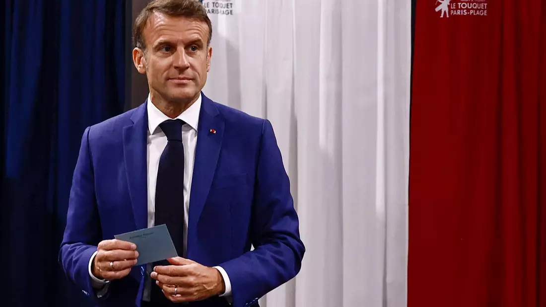 Der französische Präsident Emmanuel Macron könnte ohne handlungsfähige Regierung seine Projekte nicht durchsetzen. - Bild: Yara Nardi/Reuters Pool/AP/dpa