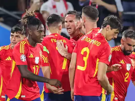Erst nach hartem Kampf setzte sich Spanien gegen Georgien durch. - Foto: Rolf Vennenbernd/dpa