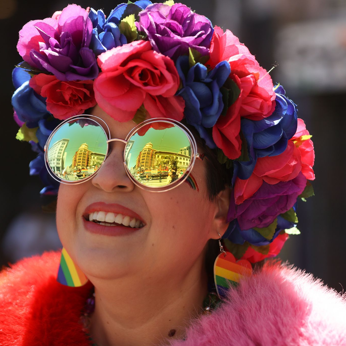 Traditionell in den Farben der Regenbogen-Flagge werden in San Francisco die 