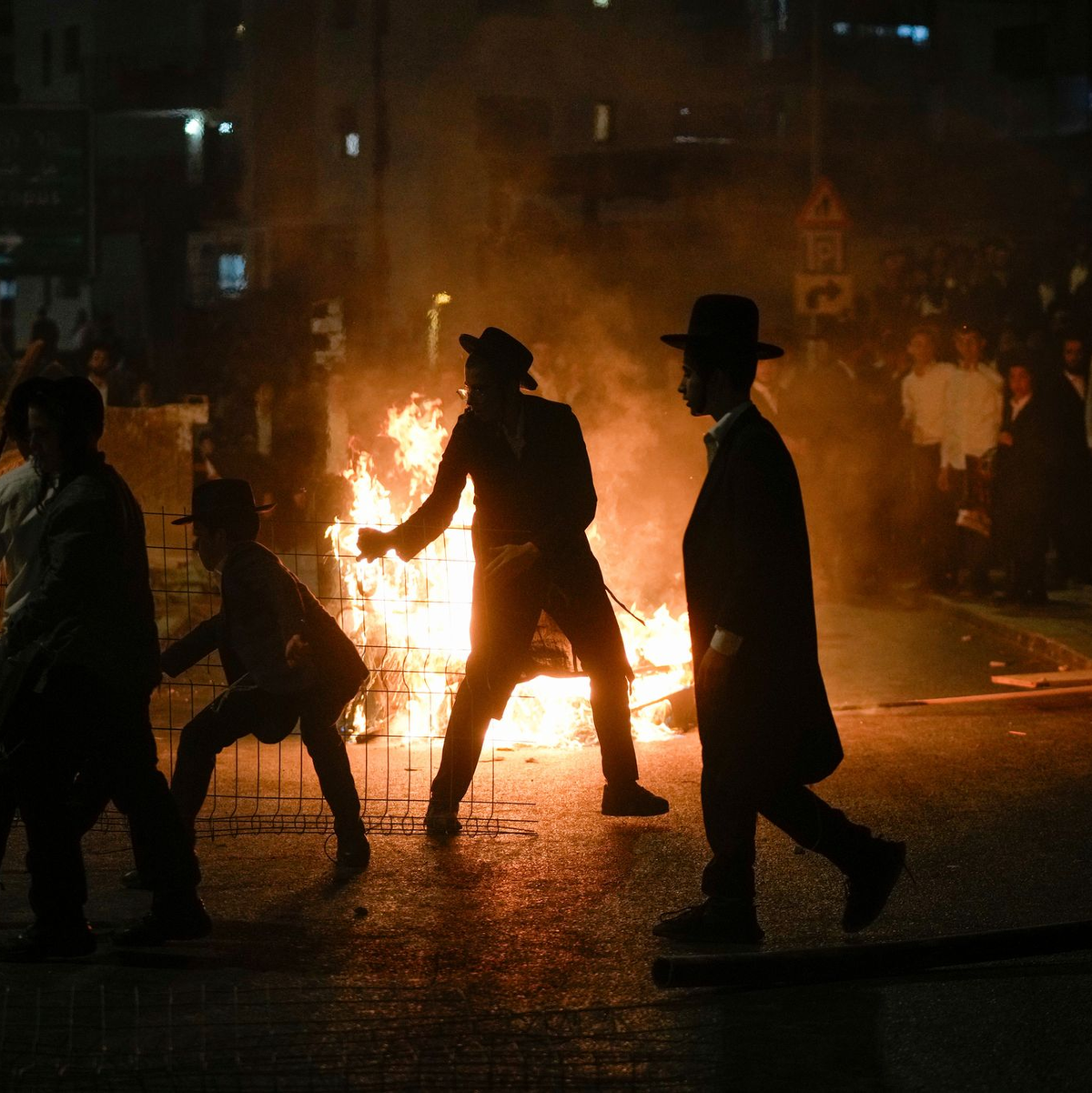 Ausschreitungen in Jerusalem: Das Gerichtsurteil zur Wehrpflicht sorgt für Wut bei Orthodoxen.  - Foto: Ohad Zwigenberg/AP/dpa