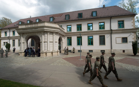 Eucom-Hauptquartier in Stuttgart: Erhöhte Sicherheitsstufe für US-Militär in Europa. - Foto: Marijan Murat/dpa