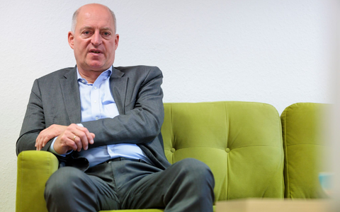 Für die Unternehmer dauert die Debatte über die Rhein-Vertiefung schon viel zu lange. - Foto: Jörg Halisch/dpa