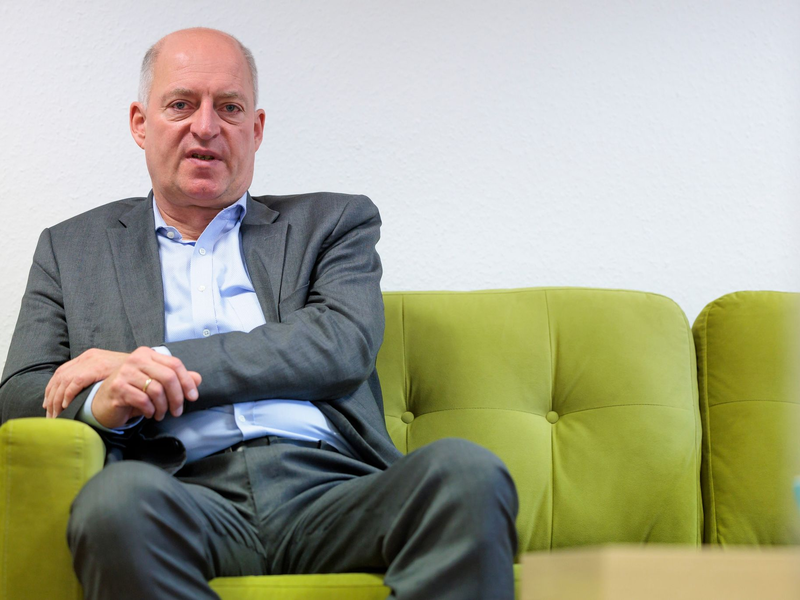 Für die Unternehmer dauert die Debatte über die Rhein-Vertiefung schon viel zu lange. - Foto: Jörg Halisch/dpa