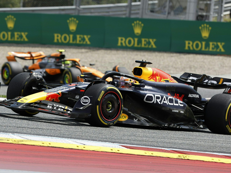 Aufräumarbeiten am Red-Bull-Ring. - Foto: Erwin Scheriau/APA/dpa