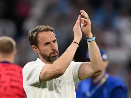 Die Engländer um Trainer Gareth Southgate setzten sich knapp gegen die Slowakei durch. - Foto: Bernd Thissen/dpa