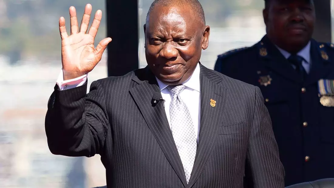 Südafrika hat ein neues Kabinett. Der ANC von Präsident Cyril Ramaphosa behält 20 von 32 Ministerposten. - Bild: Kim Ludbrook/Pool EPA/AP