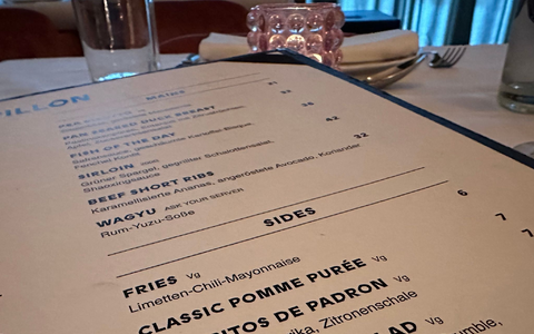 Noch ein paar Pommes extra? - Foto: Gregor Tholl/dpa