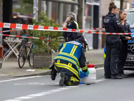 Nach dem Säureangriff in einem Bochumer Café kam es in der Nacht zu einer Durchsuchungsaktion - Foto: Justin Brosch/dpa