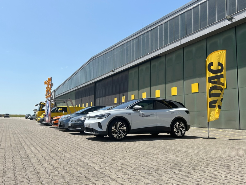 C-ITS: Mehr Sicherheit durch Vernetzung / Vernetzung von Fahrzeugen und Infrastruktur erhöht Verkehrssicherheit / ADAC und Autobahn GmbH verstärken Kooperation / Live-Demonstrationen bei C-ITS-Event - Foto: presseportal.de