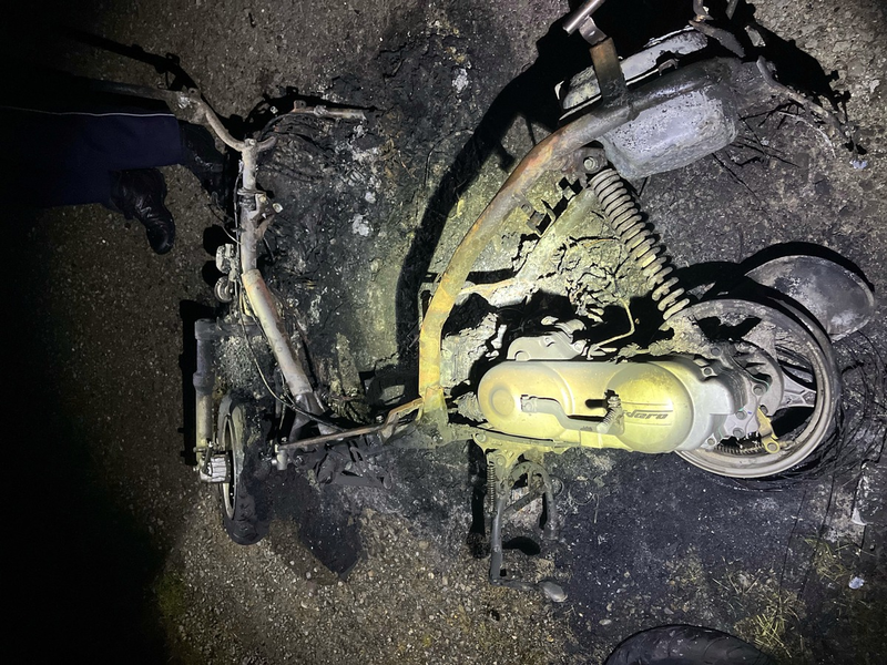 POL-DU: Beeckerwerth: Kleinkraftrad in Flammen - Kripo sucht Zeugen - Foto: presseportal.de