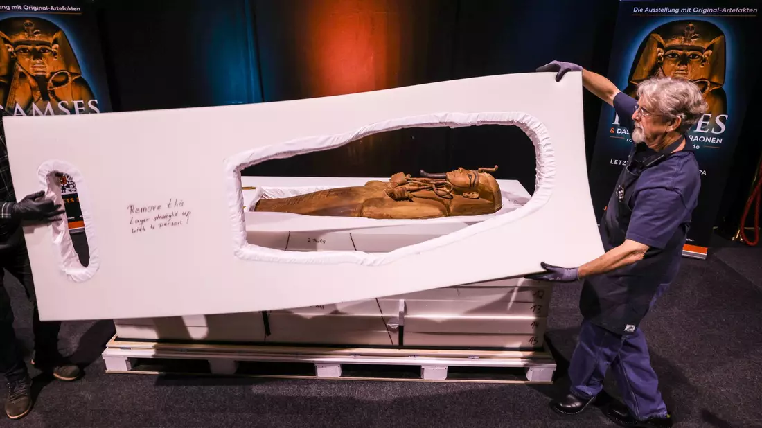 Die Ausstellung «Ramses & das Gold der Pharaonen» macht erstmals Halt in Deutschland. - Bild: Oliver Berg/dpa