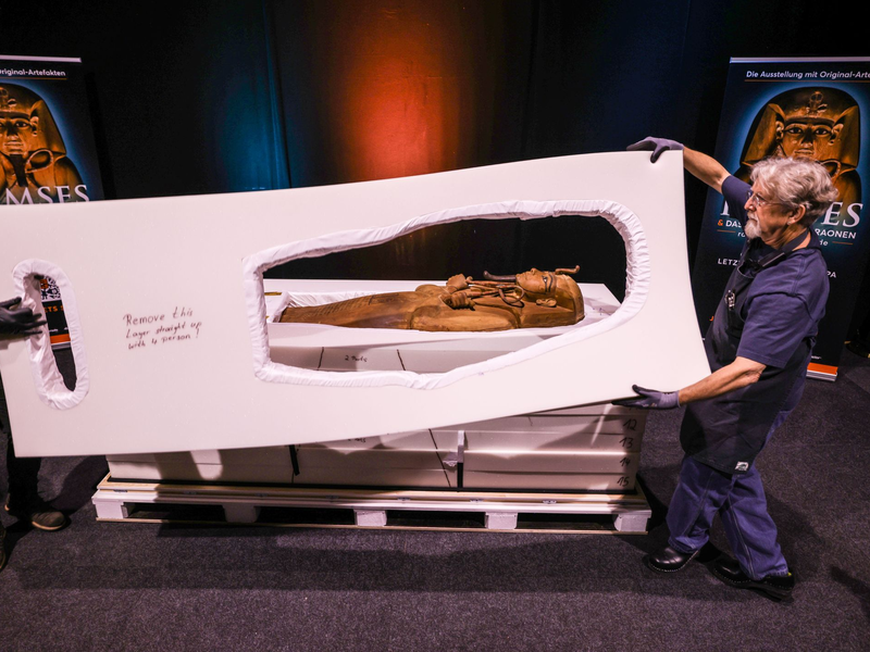 Die Ausstellung «Ramses & das Gold der Pharaonen» macht erstmals Halt in Deutschland. - Foto: Oliver Berg/dpa