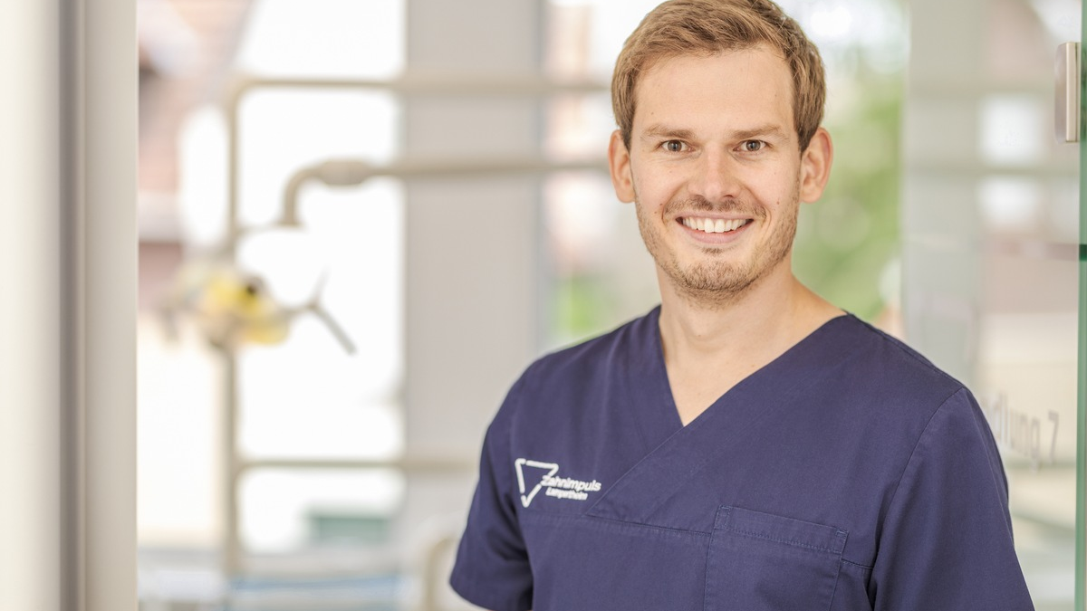 Zahnaufhellung mit Bleaching, Aktivkohle und Co.: Zahnarzt erklärt, was wirklich funktioniert - Foto: presseportal.de