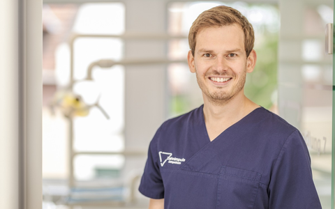 Zahnaufhellung mit Bleaching, Aktivkohle und Co.: Zahnarzt erklärt, was wirklich funktioniert - Foto: presseportal.de