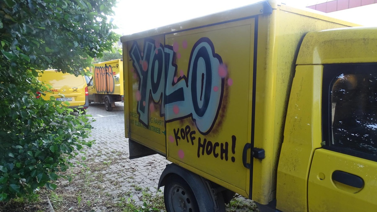 POL-RZ: 13 E-Fahrzeuge der Deutschen Post mit Graffiti beschmiert - Foto: presseportal.de