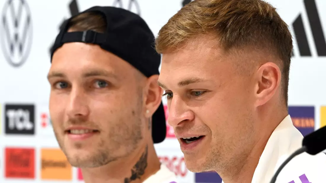 David Raum (l) und Joshua Kimmich haben Respekt vor den Spaniern. - Bild: Federico Gambarini/dpa