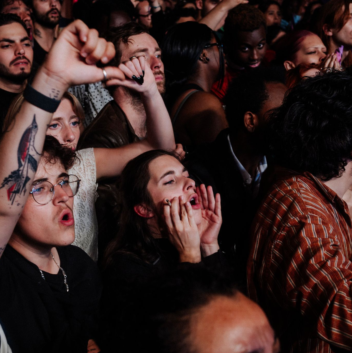 Noch in der Nacht zum Montag demonstrierten in Paris etliche Menschen gegen das Rassemblement National. - Foto: Jan Schmidt-Whitley/Le Pictorium via ZUMA Press/dpa