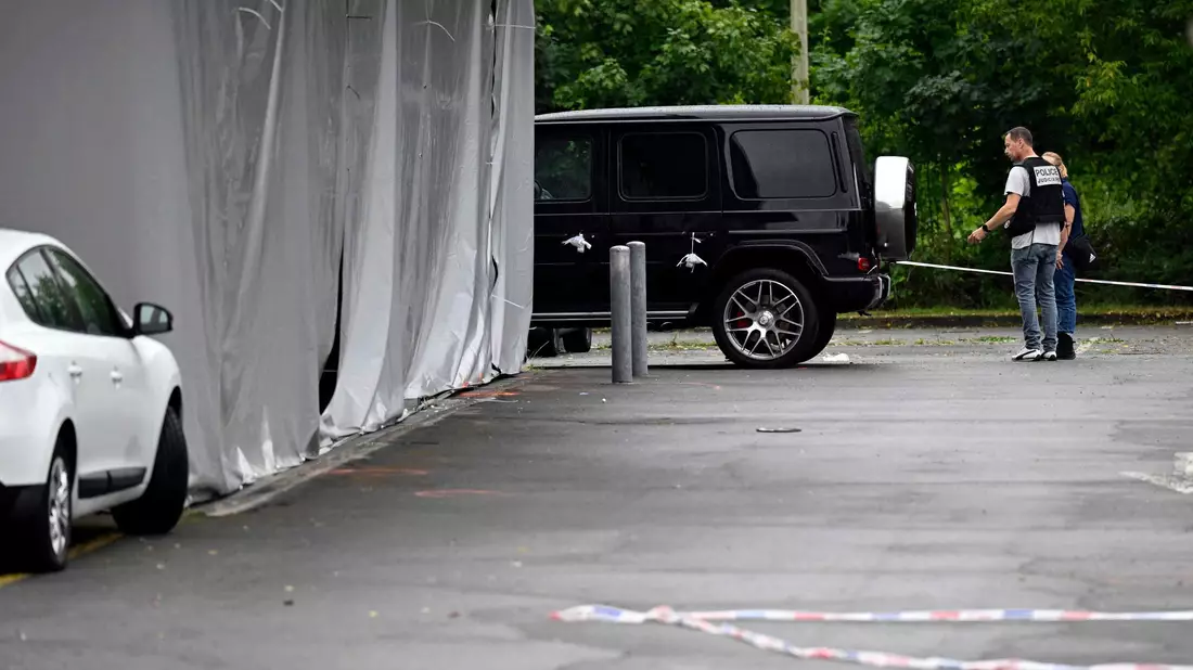 Bei einer Hochzeit nahe der Grenze zu Deutschland und Luxemburg hatten bewaffnete Angreifer die Feier gestürmt und das Feuer eröffnet. - Bild: Jean-Christophe Verhaegen/AFP/dpa