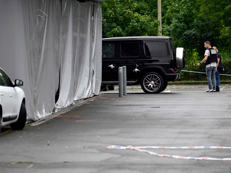 Bei einer Hochzeit nahe der Grenze zu Deutschland und Luxemburg hatten bewaffnete Angreifer die Feier gestürmt und das Feuer eröffnet. - Foto: Jean-Christophe Verhaegen/AFP/dpa