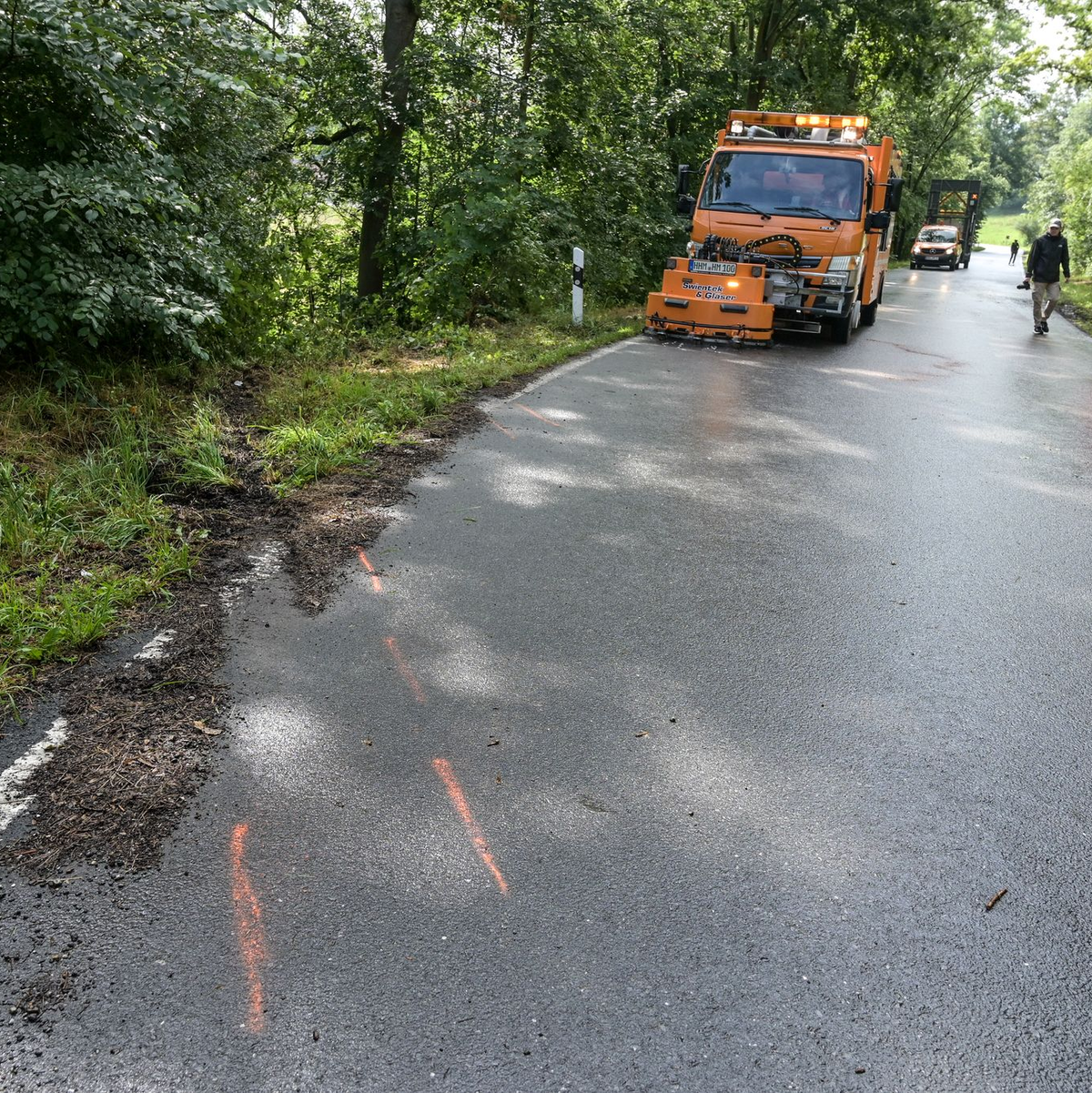 Drei junge Menschen sterben bei einem schweren Verkehrsunfall im Süden von Sachsen-Anhalt. - Foto: Heiko Rebsch/dpa