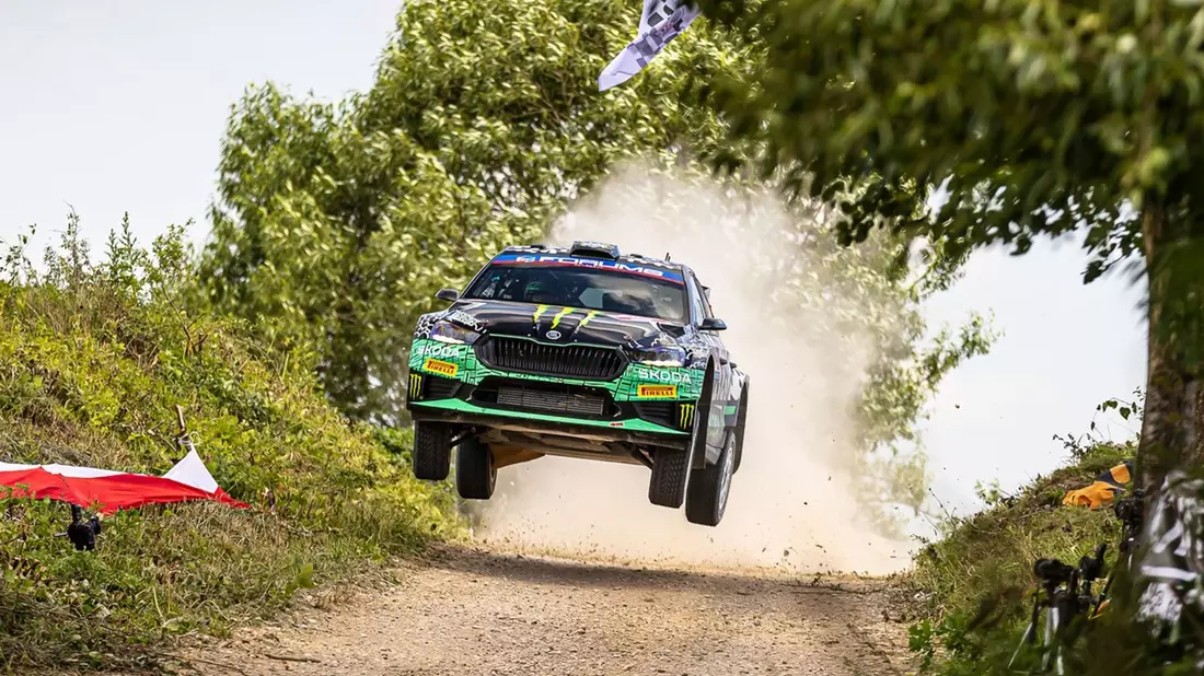 Rallye Polen: Škoda Crew Oliver Solberg und Beifahrer Elliott Edmondson erobern Platz zwei in der WRC2-Kategorie - Bild: presseportal.de