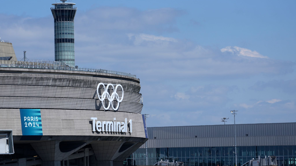 Air France rechnet in diesem Sommer wegen der Olympischen Spiele in Paris mit weniger Fluggästen und Umsatz.  - Foto: Thibault Camus/AP/dpa