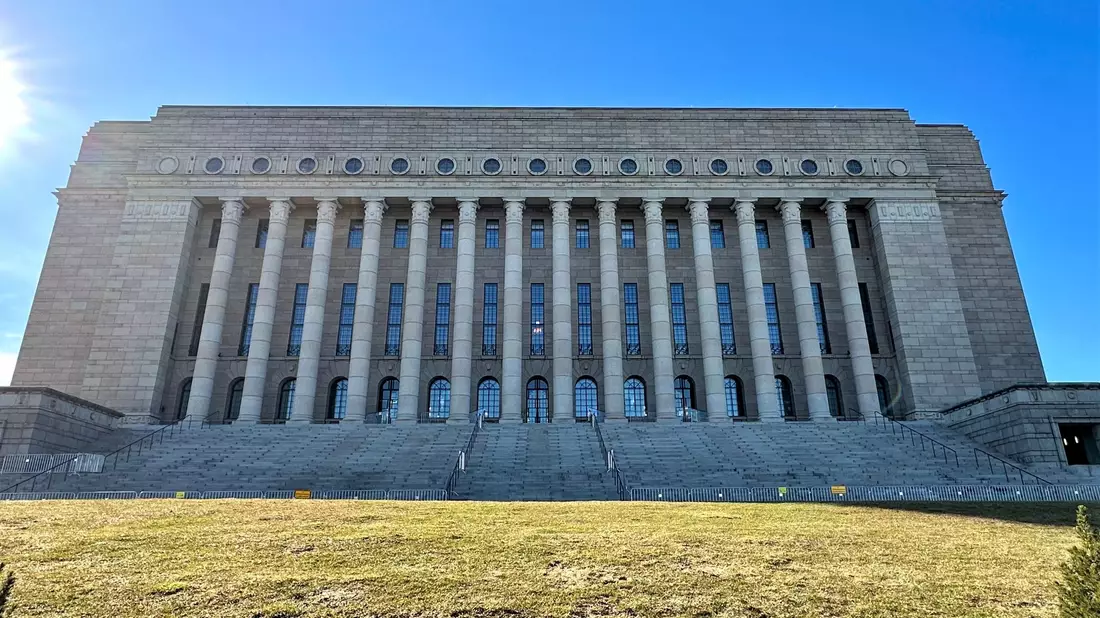 Billigung in Helsinki: Das finnische Parlament hat ein Verteidigungsabkommen mit den USA abgesegnet. - Bild: Steffen Trumpf/dpa