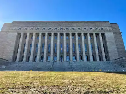 Billigung in Helsinki: Das finnische Parlament hat ein Verteidigungsabkommen mit den USA abgesegnet. - Foto: Steffen Trumpf/dpa